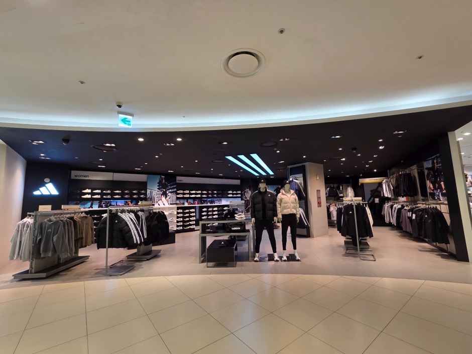 [事後免税店] adidas（アディダス）・ロッテ百貨店チュンドン（中洞）店(아디다스 퍼포먼스 롯데백화점 중동점)