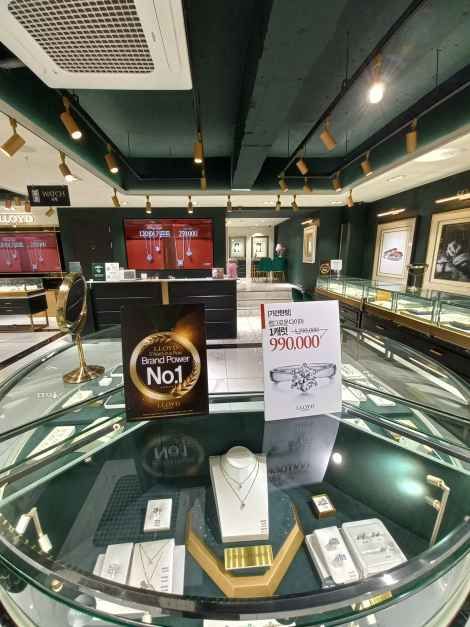 LLOYD Gangnam Branch [Tax Refund Shop](로이드 강남점)