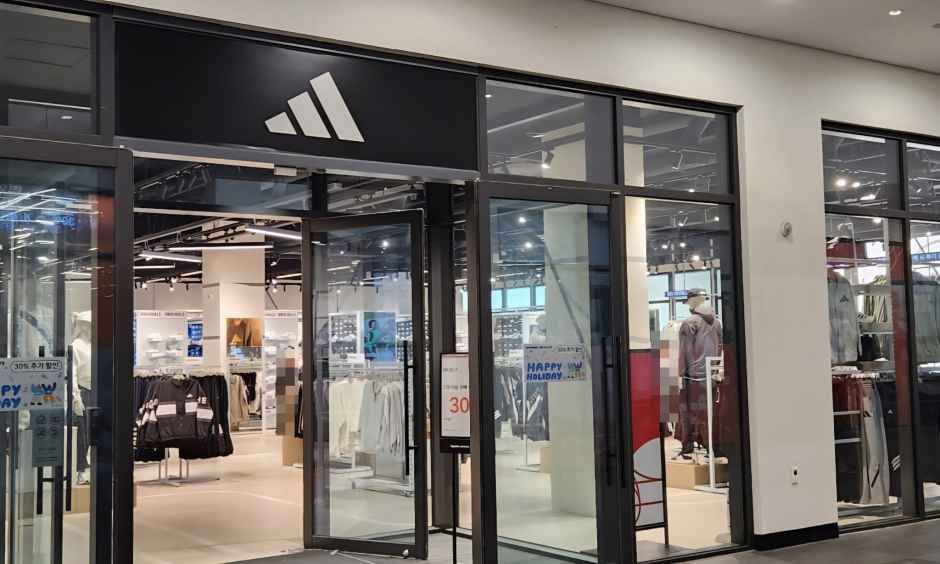 アディダス 現代プレミアムアウトレット松島店