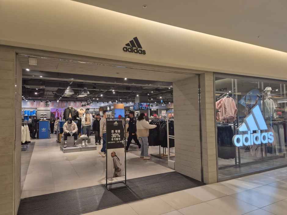 阿迪达斯 乐天奥特莱斯清州店