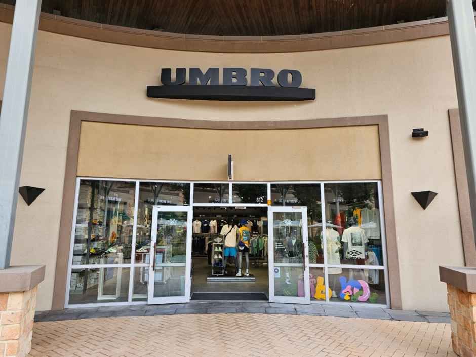 [事後免税店] UMBRO（アンブロ）・ロッテプレミアムアウトレットパジュ（坡州）店(엄브로 롯데프리미엄아울렛 파주점)