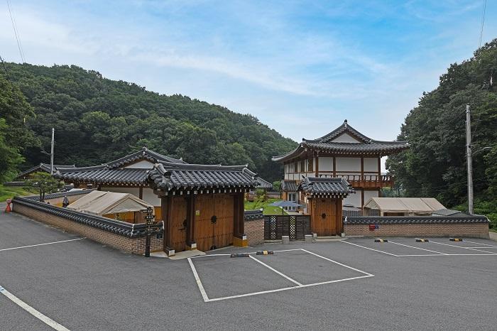 Yerang, One Day in Hanok_Huidamjeon Hall