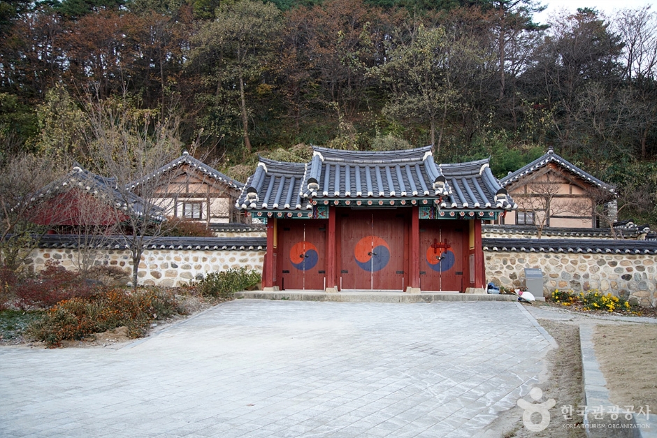 松潭書院（江陵）