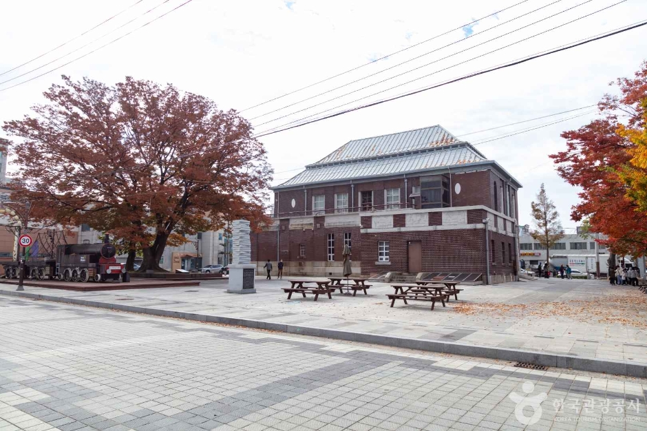 近代建筑馆(原・朝鲜银行 群山分行)