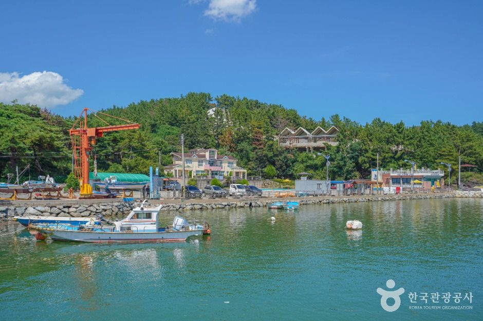 Damaek Fishing Experience Village