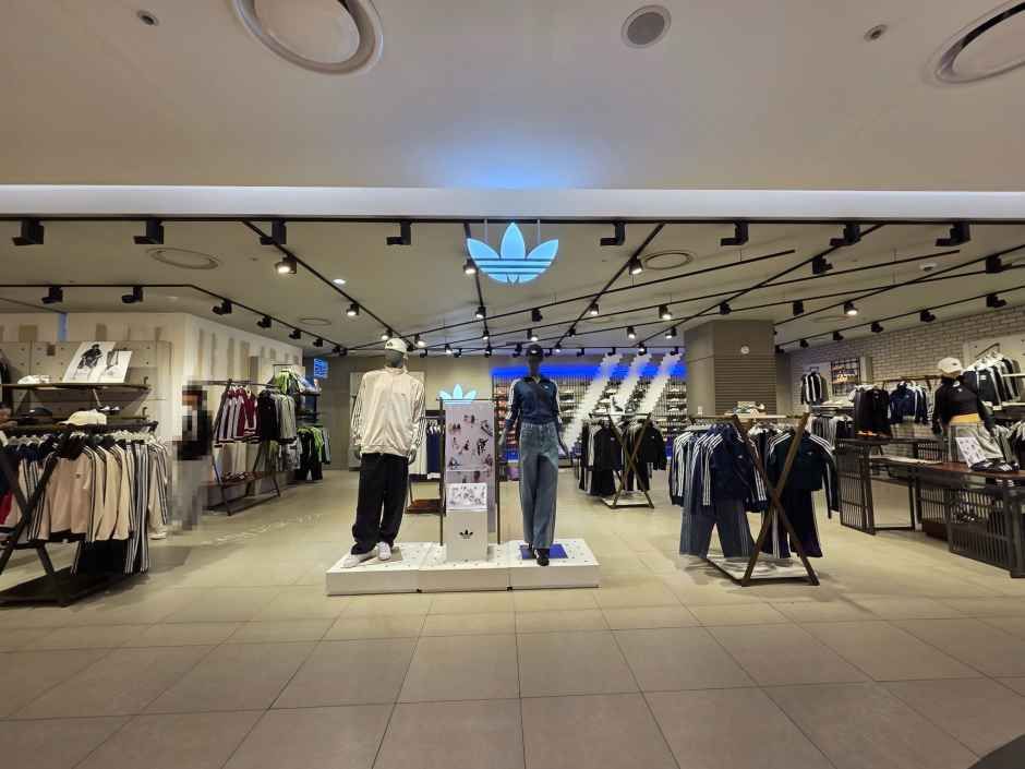 [事後免税店] adidas（アディダス）・ロッテ百貨店チュンドン（中洞）店(아디다스 오리지널스 롯데백화점 중동점)