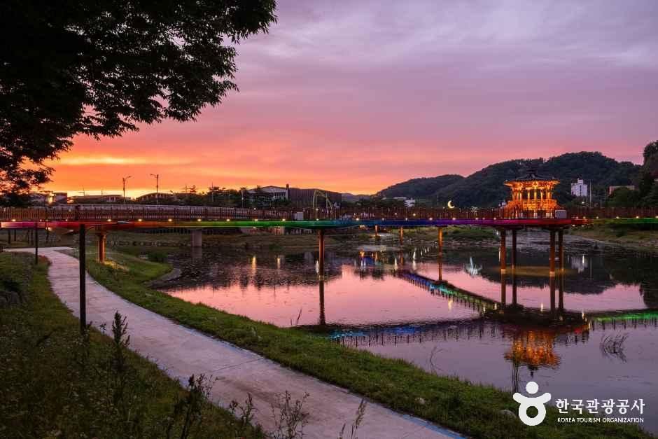 괴산 오작교 - 충청북도 괴산군 괴산읍 동부리 178-2 관광 명소