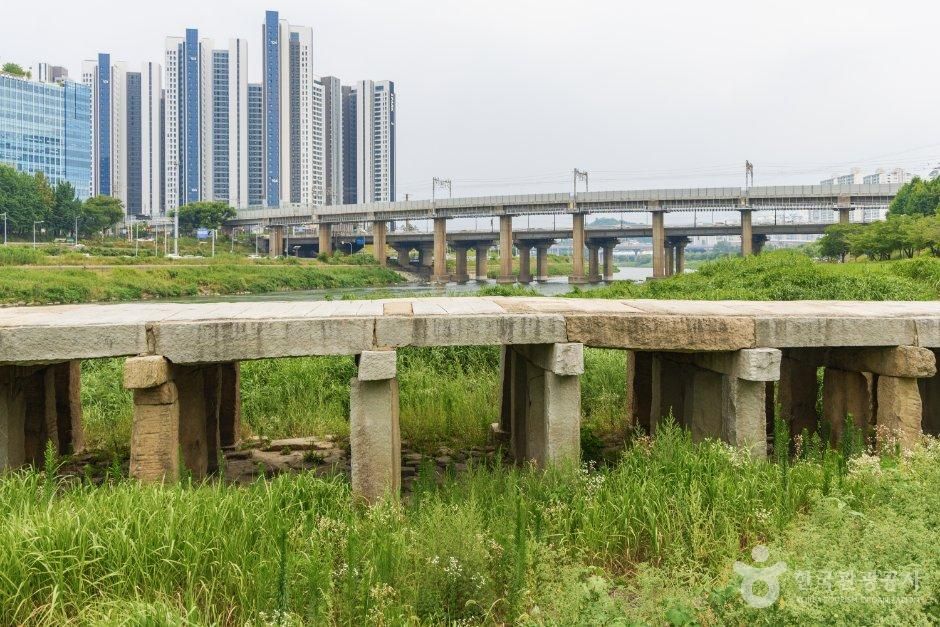 Seoul Salgoji Bridge