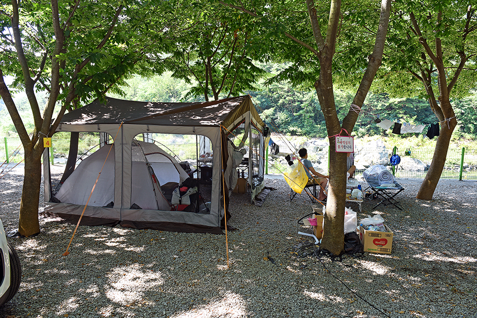 Jirisan Sannaedeul Pension Campground