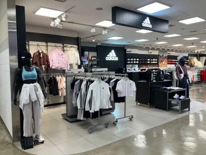 [事後免税店] adidas（アディダス）・ロッテアウトレットコヤン（高陽）ターミナル店(아디다스 롯데아울렛 고양터미널점)
