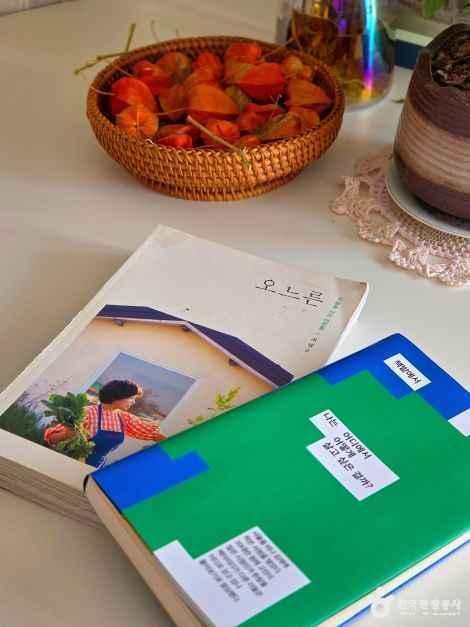 전북_김제_오느른 책밭_내부_5.jpg