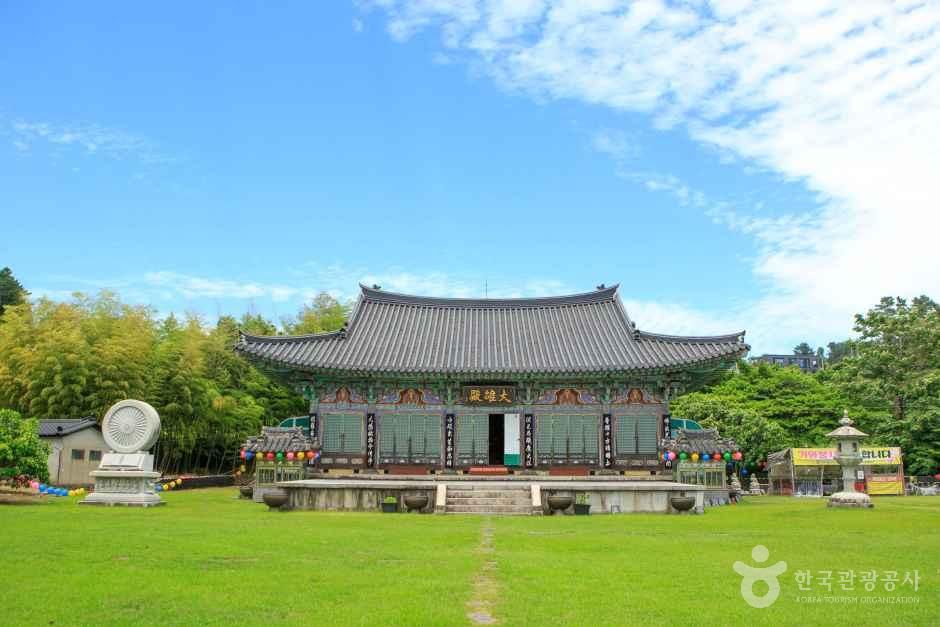 Main Buddha Hall (Daeungjeon) of Beophwasa Temple