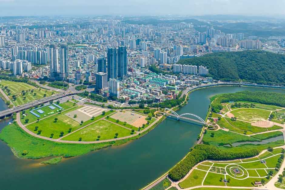 Taehwagang National Garden