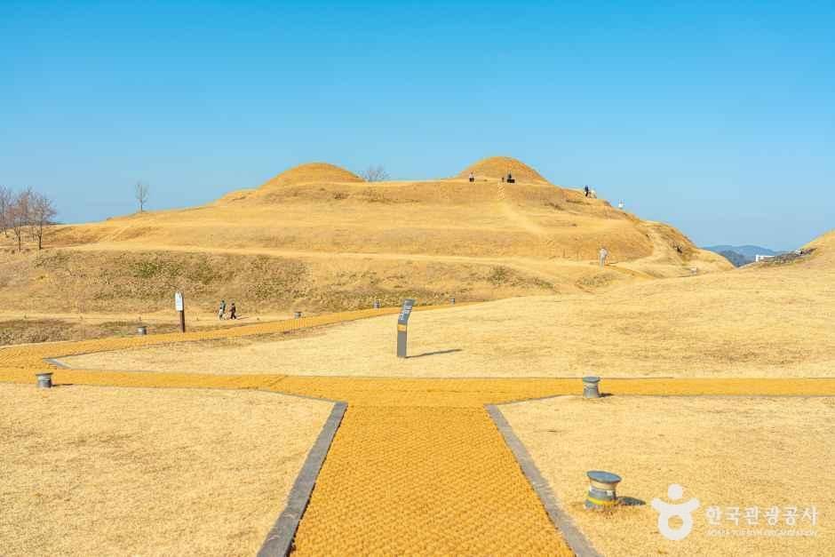Haman Maeri-san Tomb Cluster
