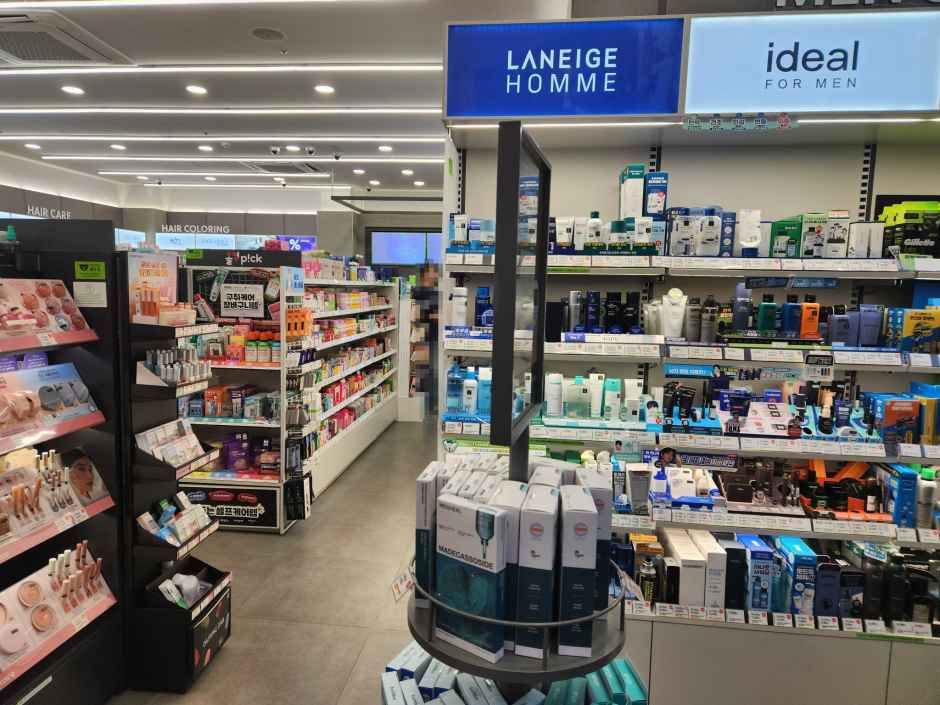 Olive Young - Mapo Station Branch [Tax Refund Shop](올리브영 마포역점)