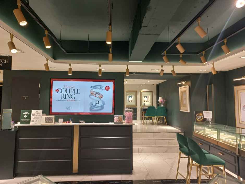 LLOYD Gangnam Branch [Tax Refund Shop](로이드 강남점)
