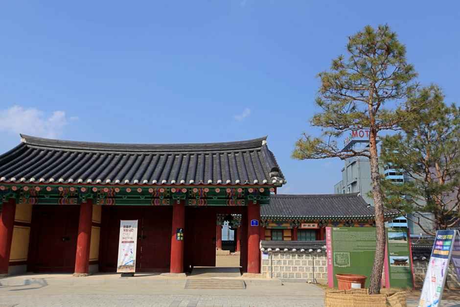 View of Gwanpungheon Hall
