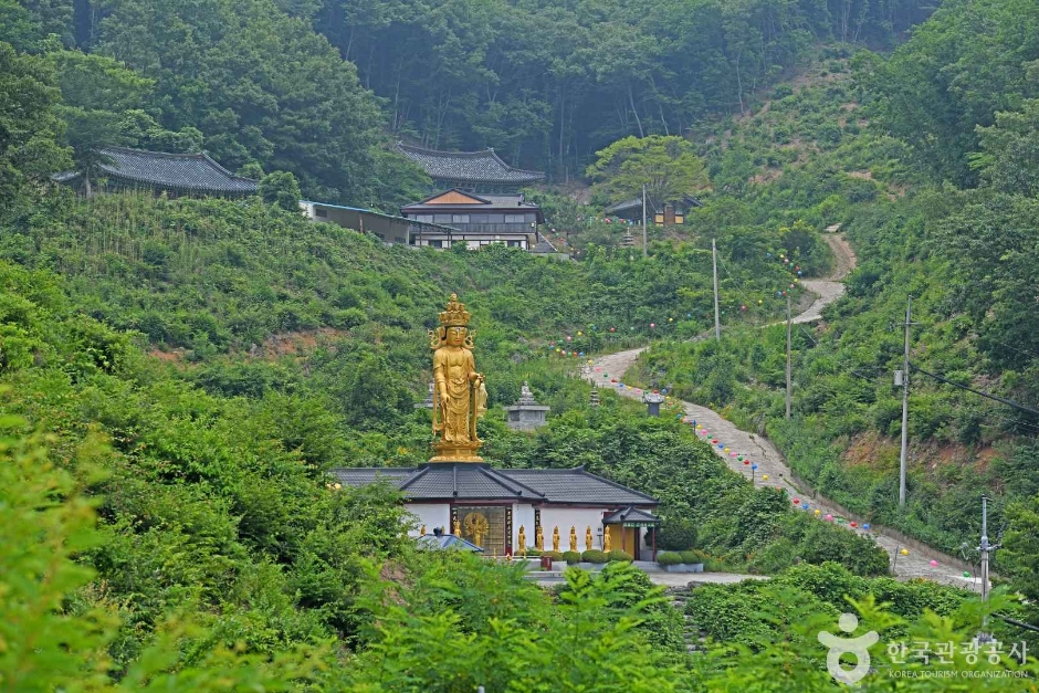 Seonggongsa Temple
