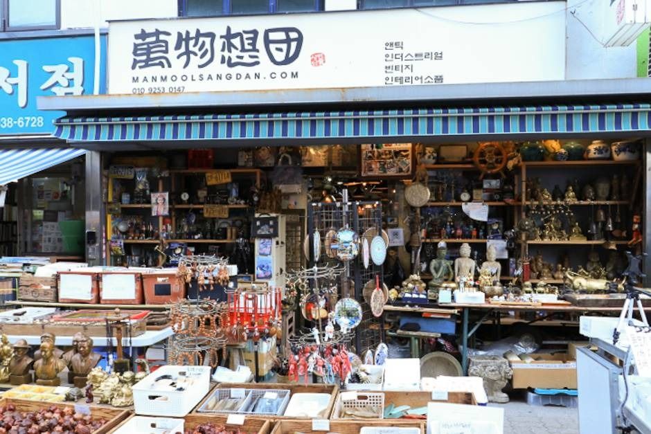 Dongmyo Flea Market