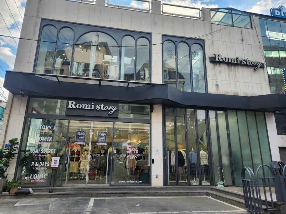 [事後免税店] ROMISTORY フラッグシップストア・ホンデ（弘大）店