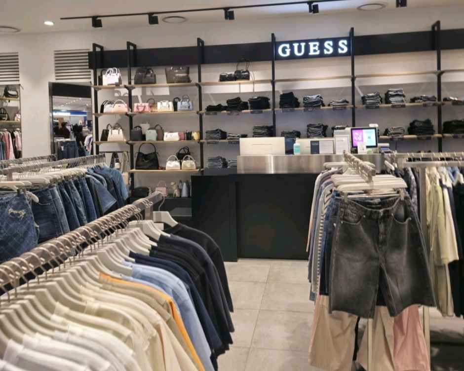 [事後免税店] GUESS・現代プレミアムアウトレットスペースワン 店(게스 현대프리미엄아울렛 스페이스원점)