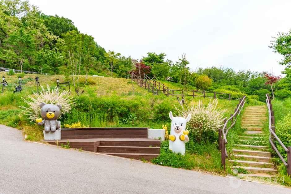 천왕산 가족캠핑장 - 서울특별시 구로구 연동로12길 149 (항동) 관광 명소