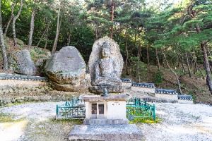 경주 남산 미륵곡 석조여래좌상