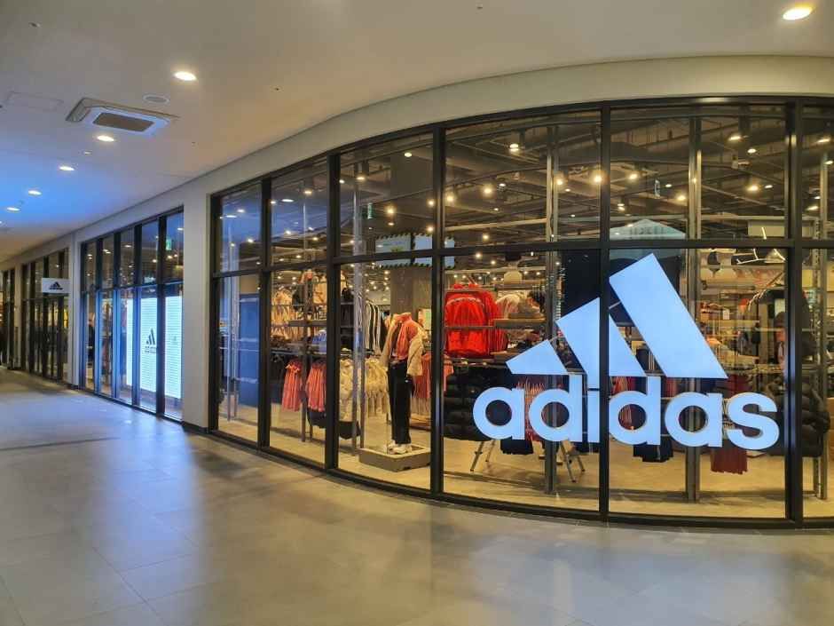 [事後免税店] adidas（アディダス）・現代プレミアムアウトレットスペースワン 店(아디다스 현대프리미엄아울렛 스페이스원점)