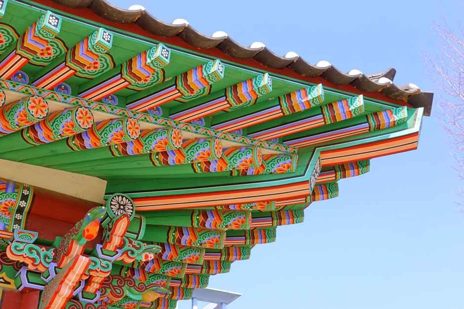 Traditional dancheong patterns of Gwanpungheon Hall