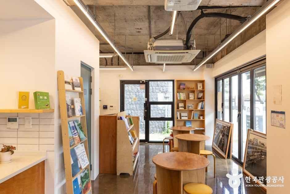 제주_제주책방·사랑방 (15).jpg