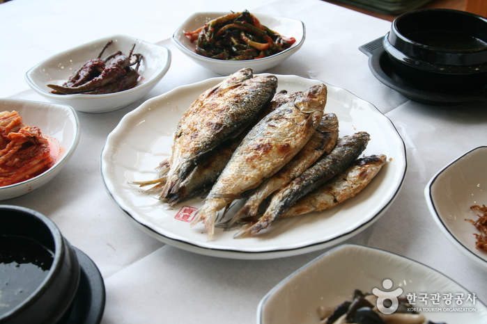 海边生鱼片店