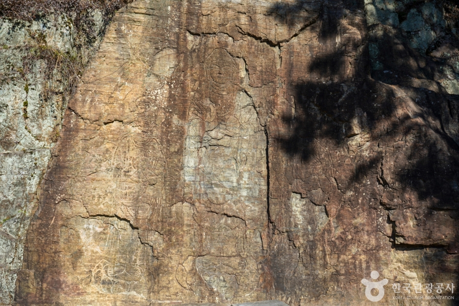 Haman Bangeosan Rock Relief Standing Triad of Medicine Buddha
