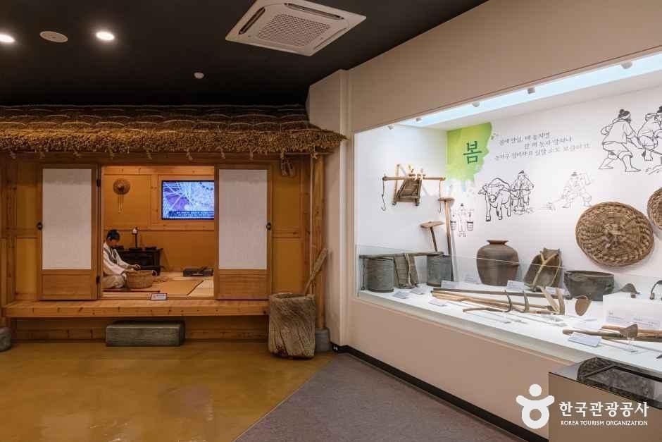 충북_보은_보은군 농경문화관_내부_1.jpg