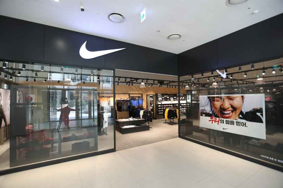 [事後免税店] ナイキ・ロッテモールクァンギョ（光教）店(나이키 롯데몰 광교점)