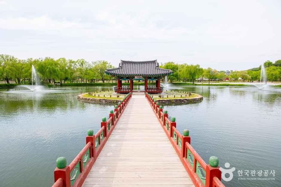 서동공원과 궁남지 반려동물 동반 여행지