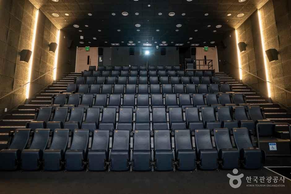 경기_수원_수원시미디어센터_내부_10.jpg