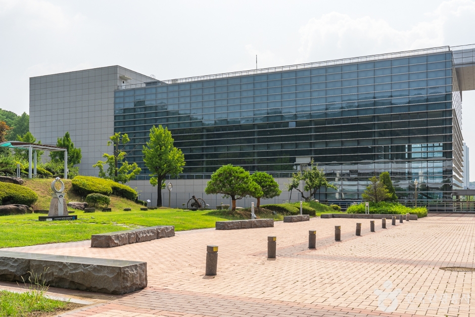 Cheonan City Hall Bongseo Hall