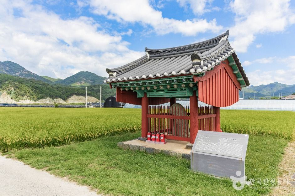锦山川内里龙虎石