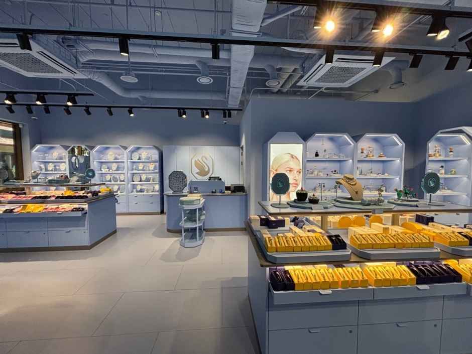 [事後免税店] SWAROVSKI（スワロフスキー）・新世界サイモンプレミアムアウトレットシフン（始興）店(스와로브스키 신세계사이먼프리미엄아울렛 시흥점)