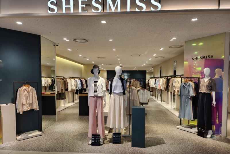 [事後免税店] SHESMISS（シーズミス）・ロッテプレミアムアウトレットキフン（器興）店(쉬즈미스 롯데프리미엄아울렛 기흥점)