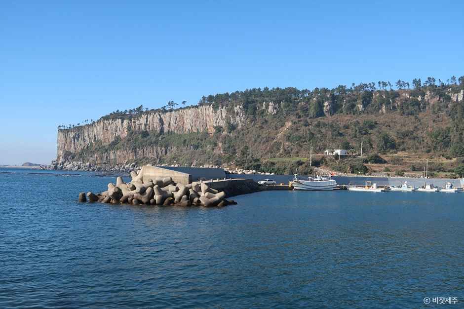 Baksugijeong Cliffs