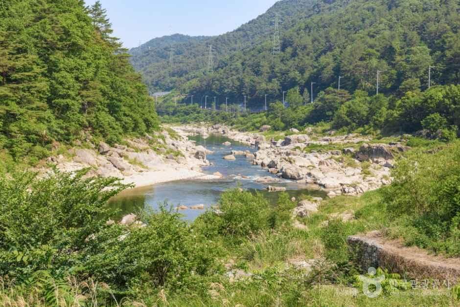 인제_내린천 포트홀 (강원평화지역 국가지질공원) (6).jpg