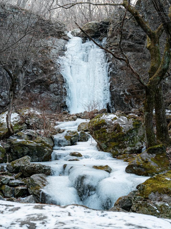 冬の梅月台瀑布