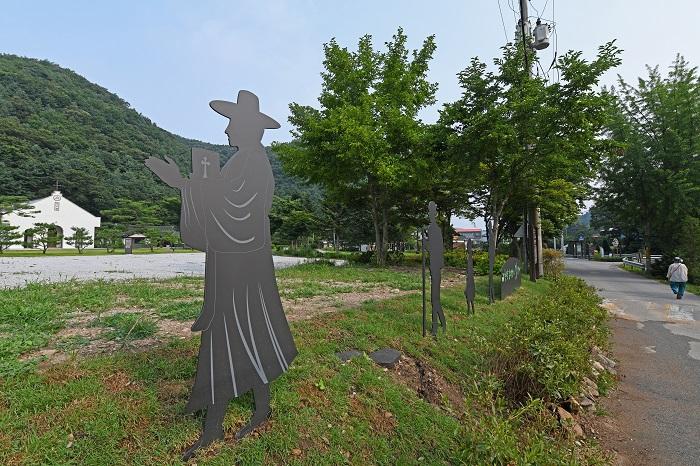 Sculptures along the walking trail at the entrance of Euni Sanctuary