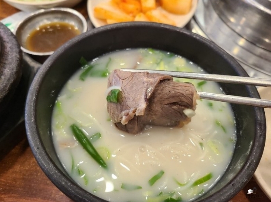 Gaeseong Seolleongtang Main Branch