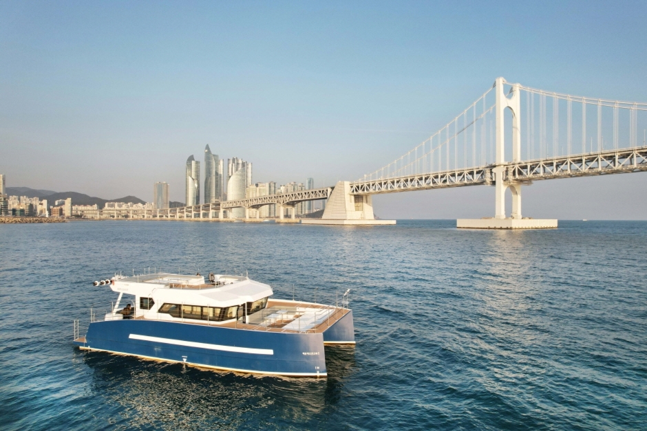 海云台河上游船