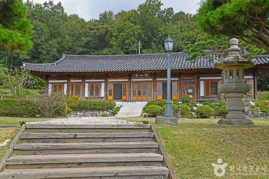 莲灯国际禅院