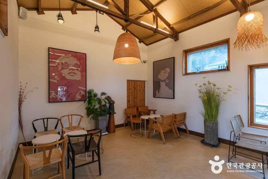 전남_담양_미각&담양양갱_내부_2.jpg