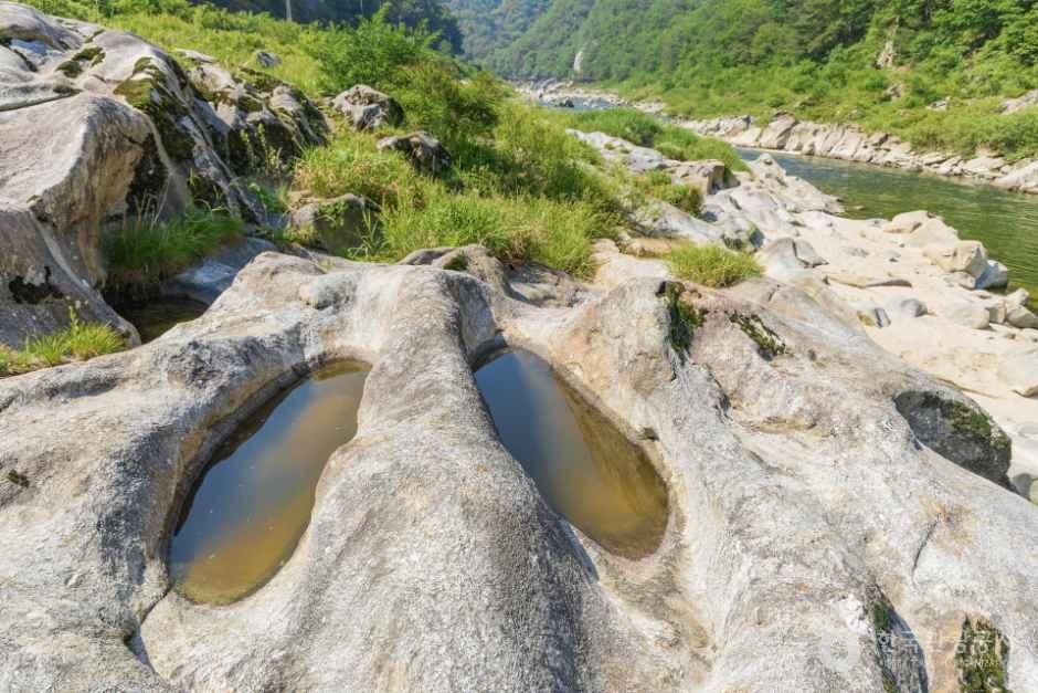 인제_내린천 포트홀 (강원평화지역 국가지질공원) (5).jpg