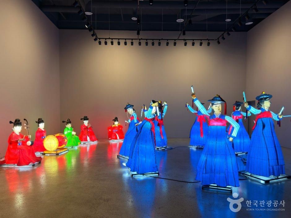 진주에서 만나는 역사의 향기와 화려한 빛, 호국 정취_경남_진주_진주남강유등전시관_3.JPG